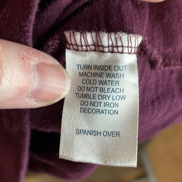 Cowgirl Hardware Purple‎ Vee Neck Sequins Winged Cross Fitted Medium Tee Shirt - Picture 4 of 6